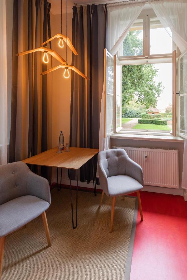 Kavaliershaus Krumke - Gaestehaus Im Schlosspark - Schluesselbox - Kein Tv Hotel Luaran gambar