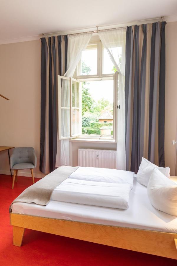 Kavaliershaus Krumke - Gaestehaus Im Schlosspark - Schluesselbox - Kein Tv Hotel Luaran gambar