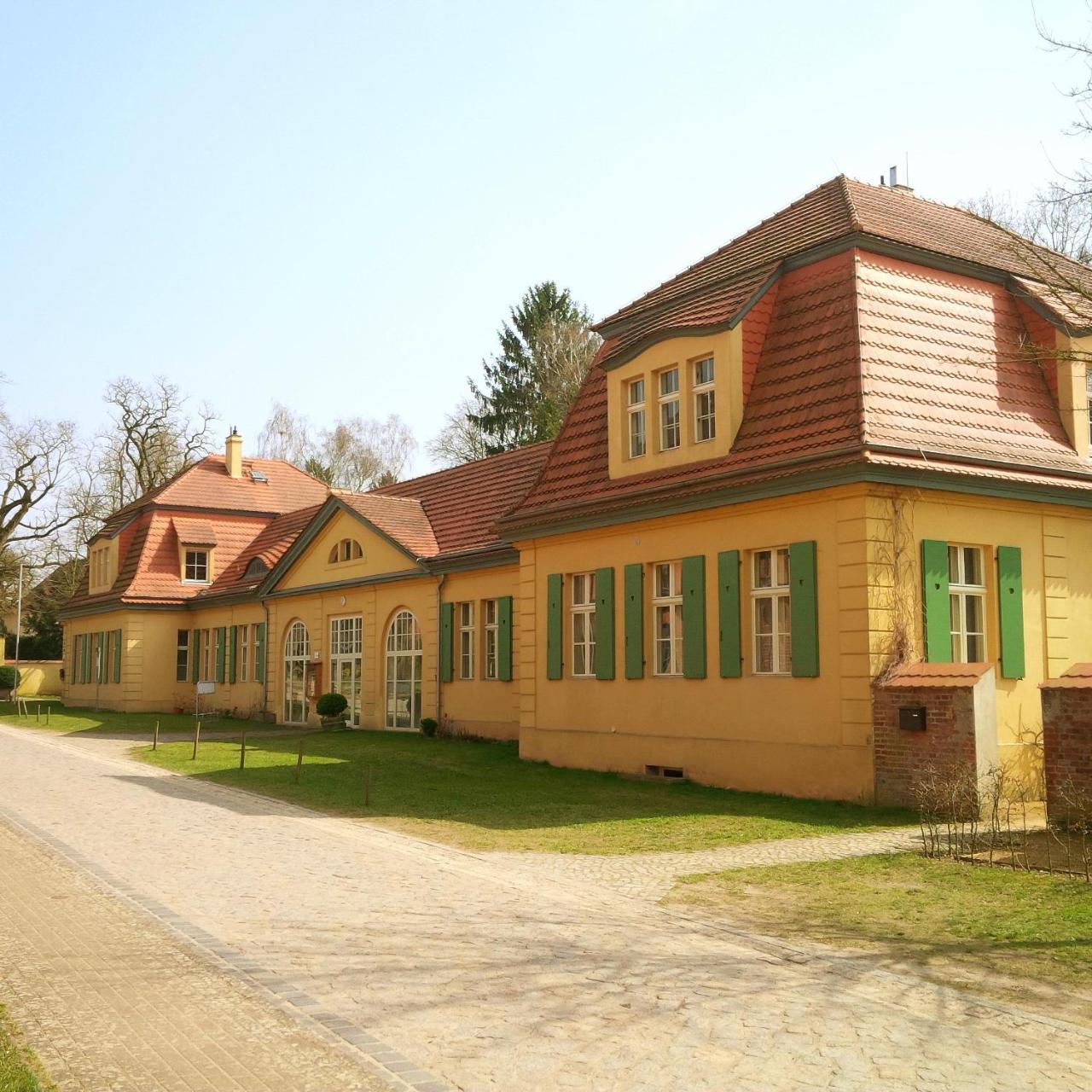 Kavaliershaus Krumke - Gaestehaus Im Schlosspark - Schluesselbox - Kein Tv Hotel Luaran gambar